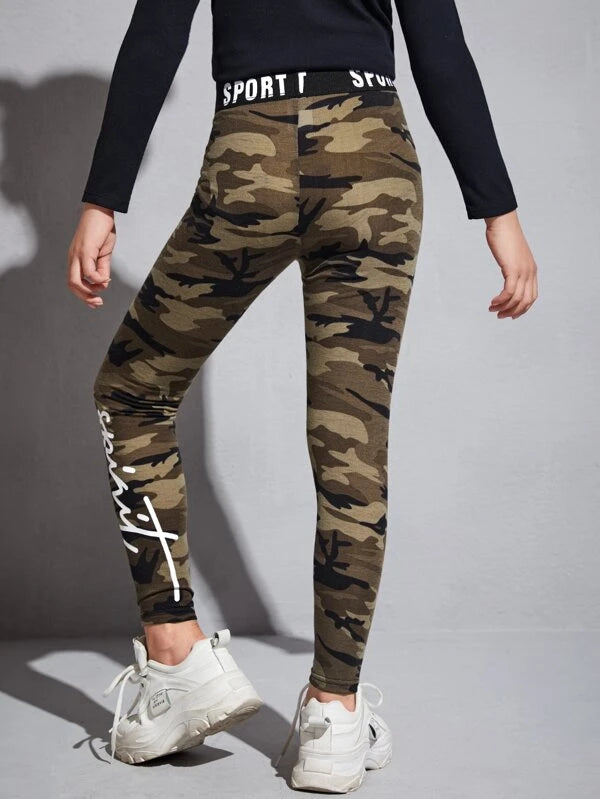 SHEIN Girls Camo & Letter Graphic Leggings