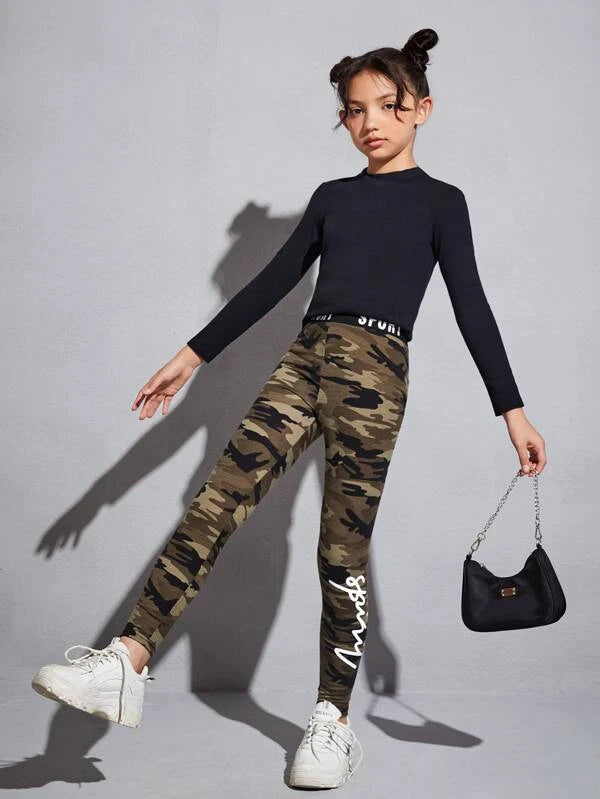 SHEIN Girls Camo & Letter Graphic Leggings