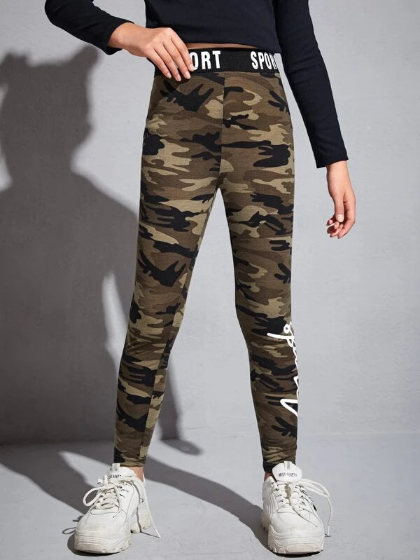 SHEIN Girls Camo & Letter Graphic Leggings