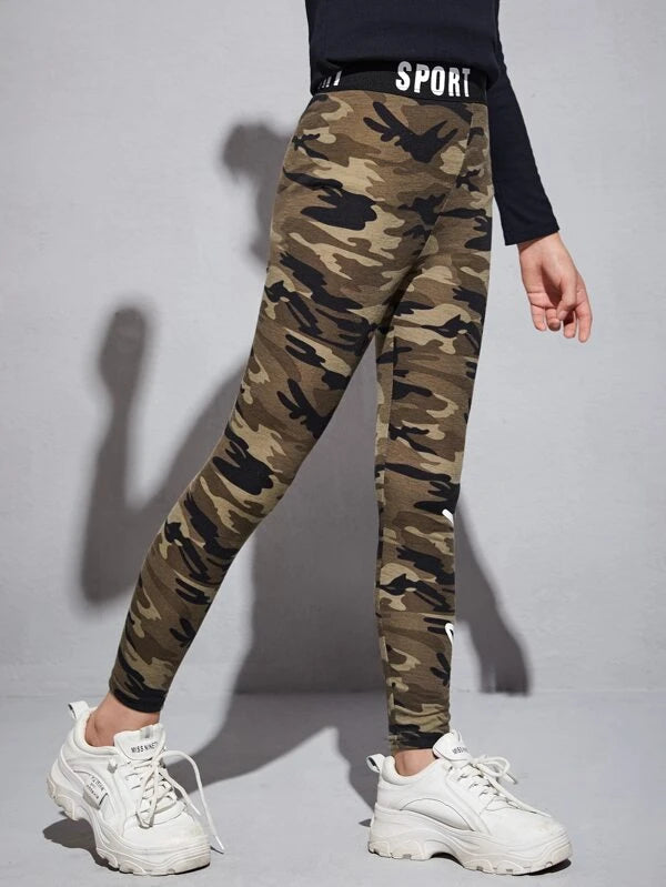 SHEIN Girls Camo & Letter Graphic Leggings