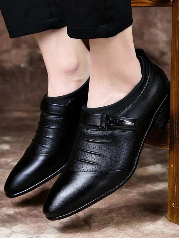 Men Metal Decor Ruched Detail Dress Shoes