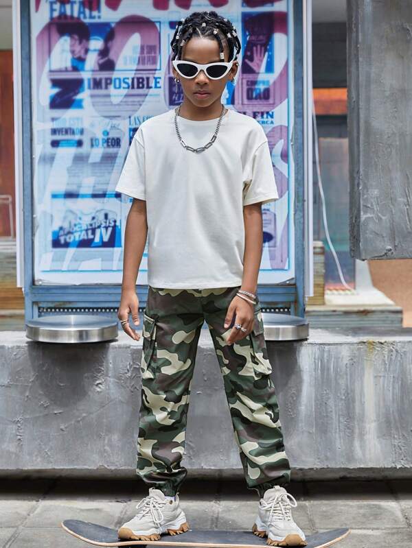 SHEIN Boys Camo Print Flap Pocket Side Drawstring Waist Cargo Pants