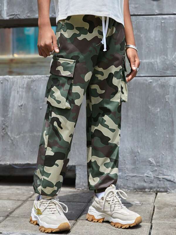 SHEIN Boys Camo Print Flap Pocket Side Drawstring Waist Cargo Pants