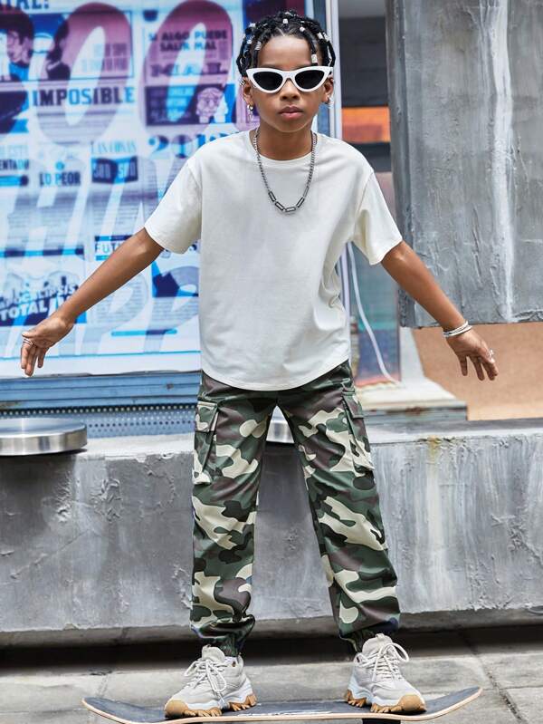 SHEIN Boys Camo Print Flap Pocket Side Drawstring Waist Cargo Pants