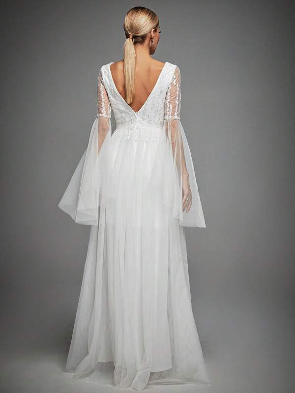 Contrast Embroidery Mesh Bell Sleeve Mesh Wedding Dress