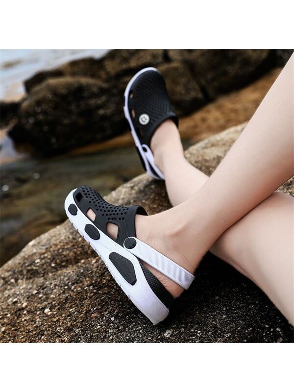 Women's 2023 New Summer Fashionable Breathable Outdoor Slip-resistant Soft & Wear-resistant Holey Shoes, Beach Black & White Sandals And Slippers