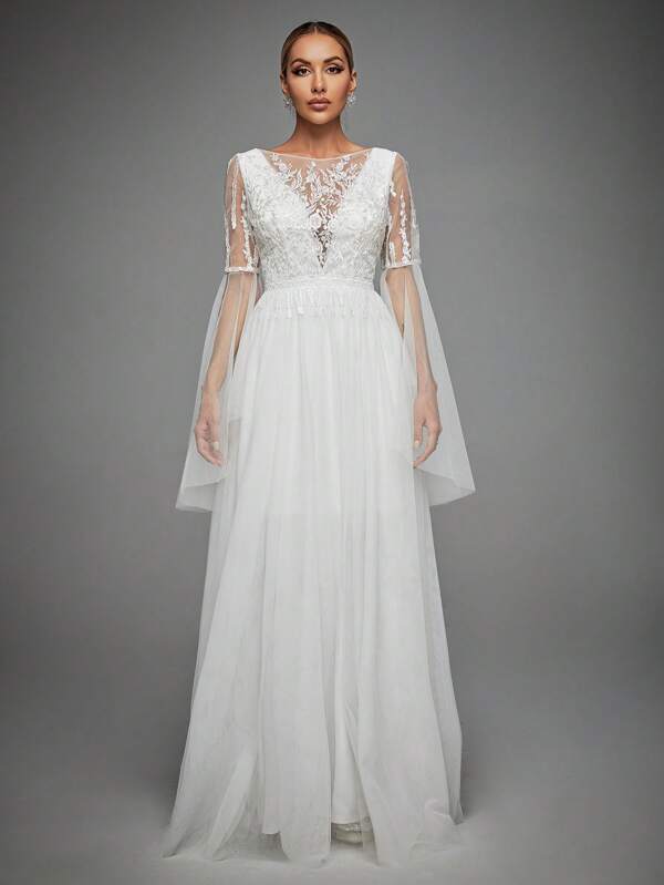 Contrast Embroidery Mesh Bell Sleeve Mesh Wedding Dress