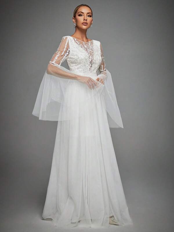 Contrast Embroidery Mesh Bell Sleeve Mesh Wedding Dress