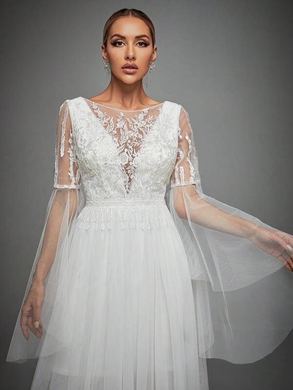 Contrast Embroidery Mesh Bell Sleeve Mesh Wedding Dress