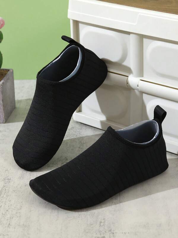 1pair Sporty Slip-on Women Sneakers, Black Fabric Beach Aqua Socks