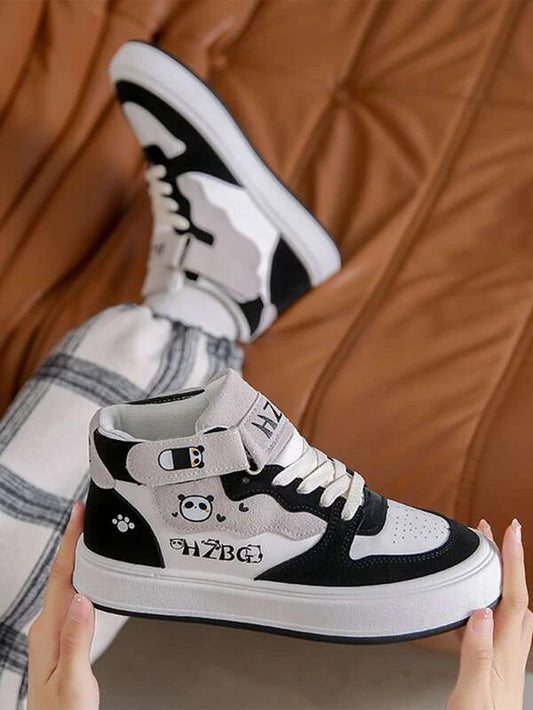 Women Black And White Letter Graphic Colorblock Skate Shoes