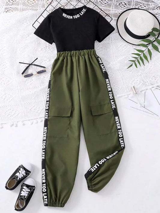 SHEIN Teen Girls Letter Graphic Tee & Flap Pocket Pants