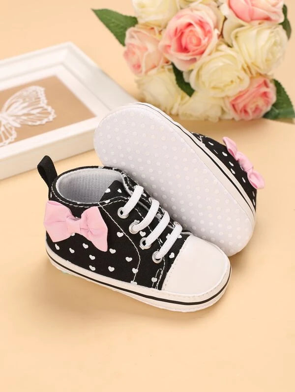 Baby Heart Pattern Bow Decor Lace-up Front Sneakers