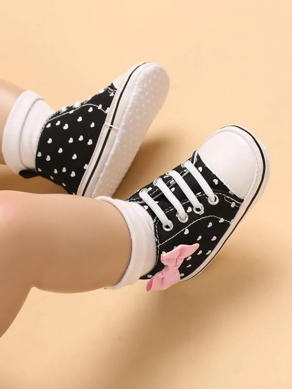 Baby Heart Pattern Bow Decor Lace-up Front Sneakers