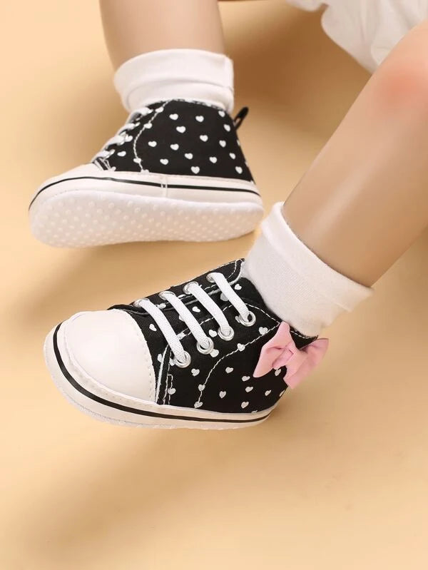 Baby Heart Pattern Bow Decor Lace-up Front Sneakers