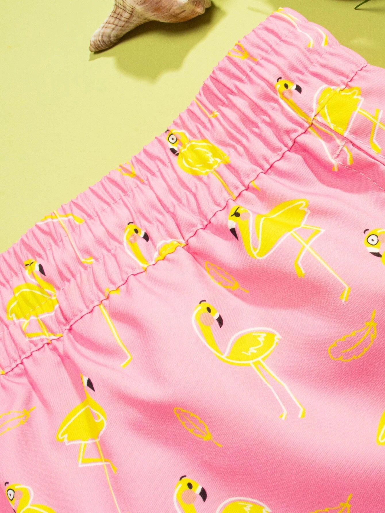 Men Allover Flamingo Print Drawstring Waist Swim Trunks