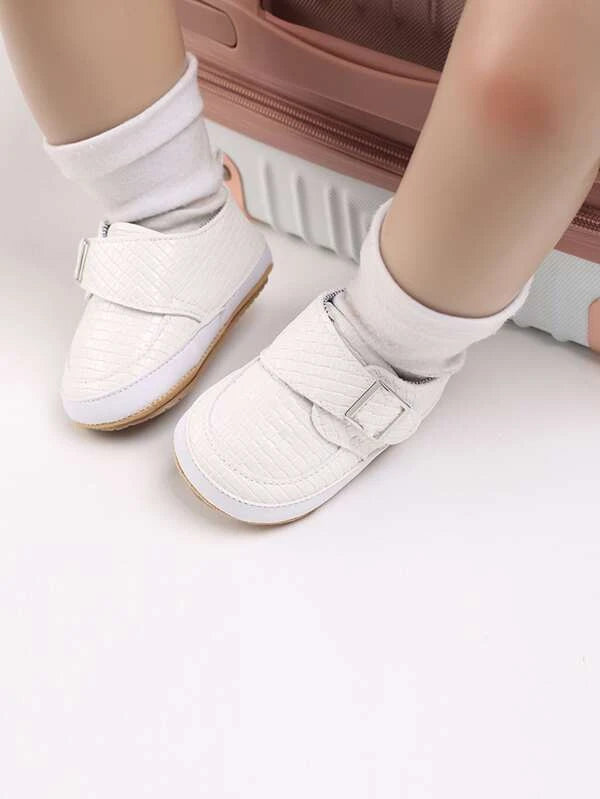 Baby Geometric Embossed Buckle Decor Slip-On Shoes