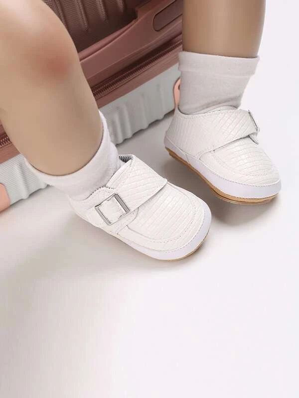 Baby Geometric Embossed Buckle Decor Slip-On Shoes