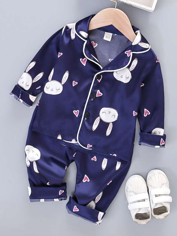 SHEIN Kids QTFun Toddler Girls Satin Cartoon & Heart Print PJ Set