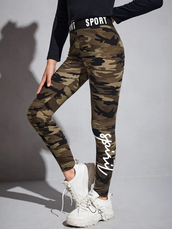 SHEIN Girls Camo & Letter Graphic Leggings