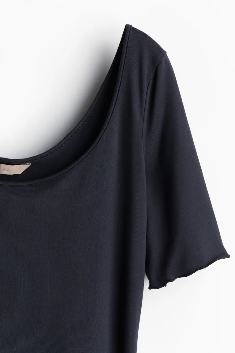 Deep-neck top