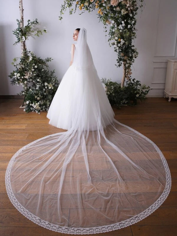 Contrast Lace Bridal Veil
