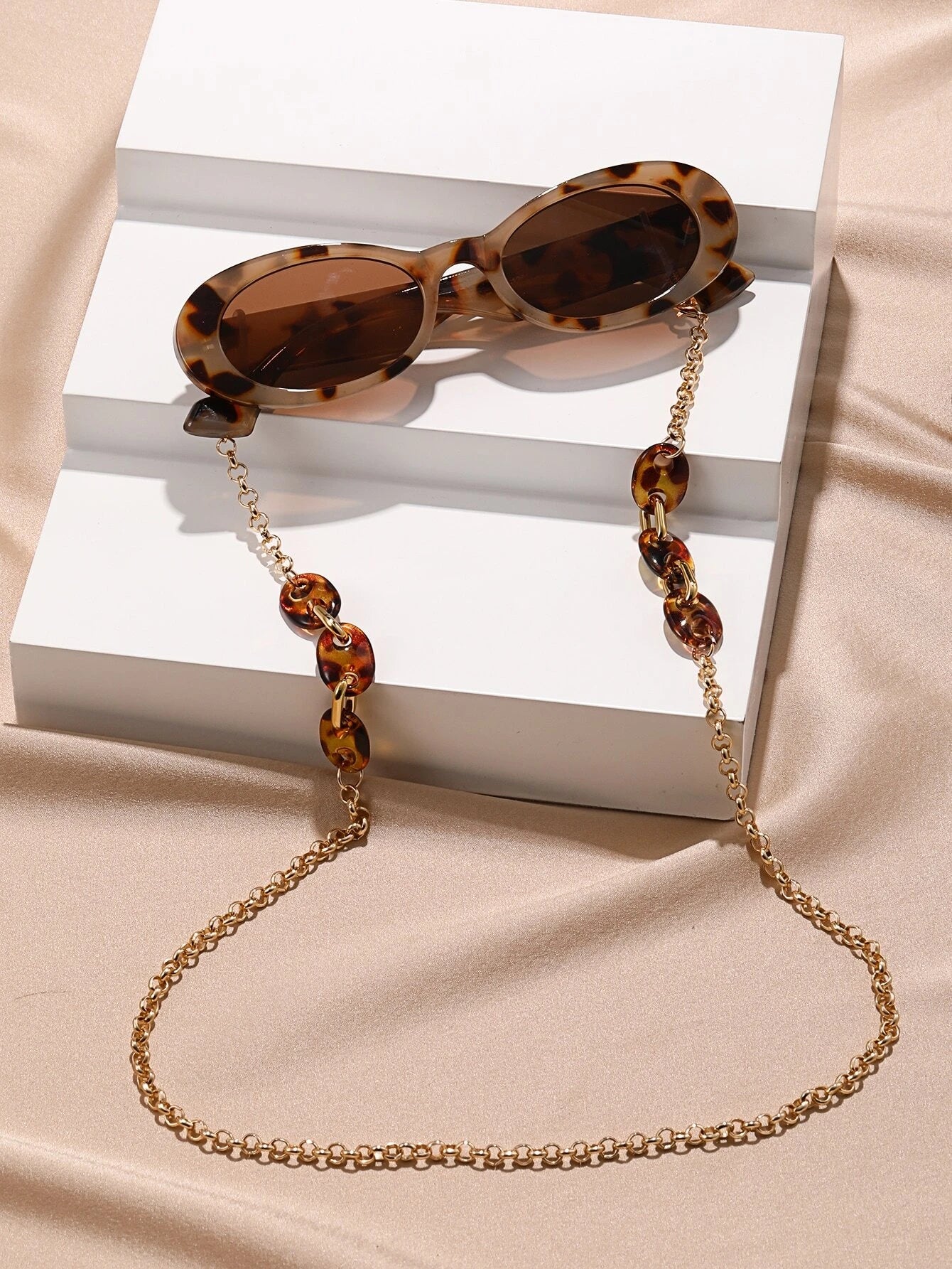 Tinted Lens Oval Frame Sunglasses & Sunglasses Chain