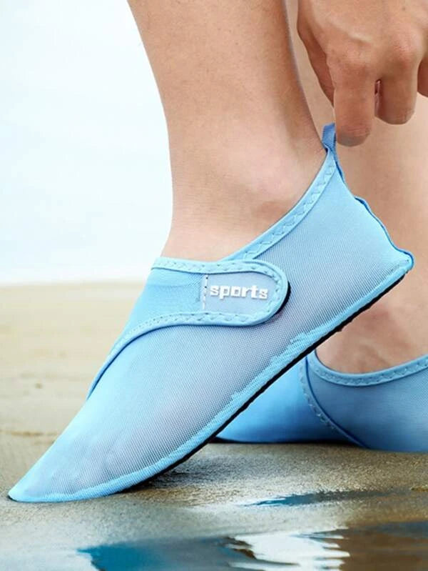 Women Letter Graphic Aqua Socks, Mesh Hook-and-loop Fastener Sporty Water Shoes For Wade Blue
