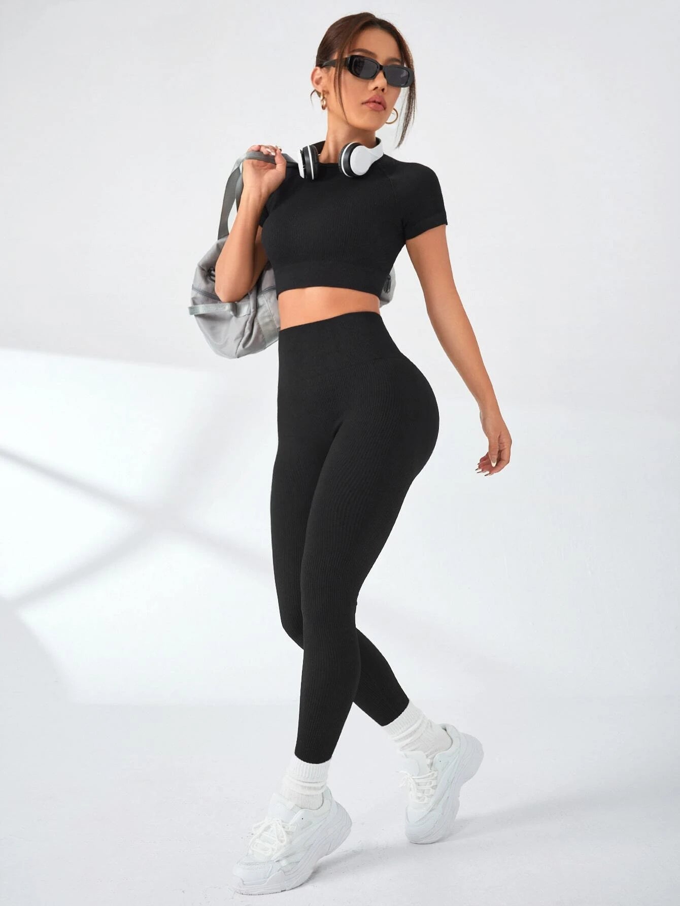 Seamless High Stretch Solid Crop Sports Tee & Leggings