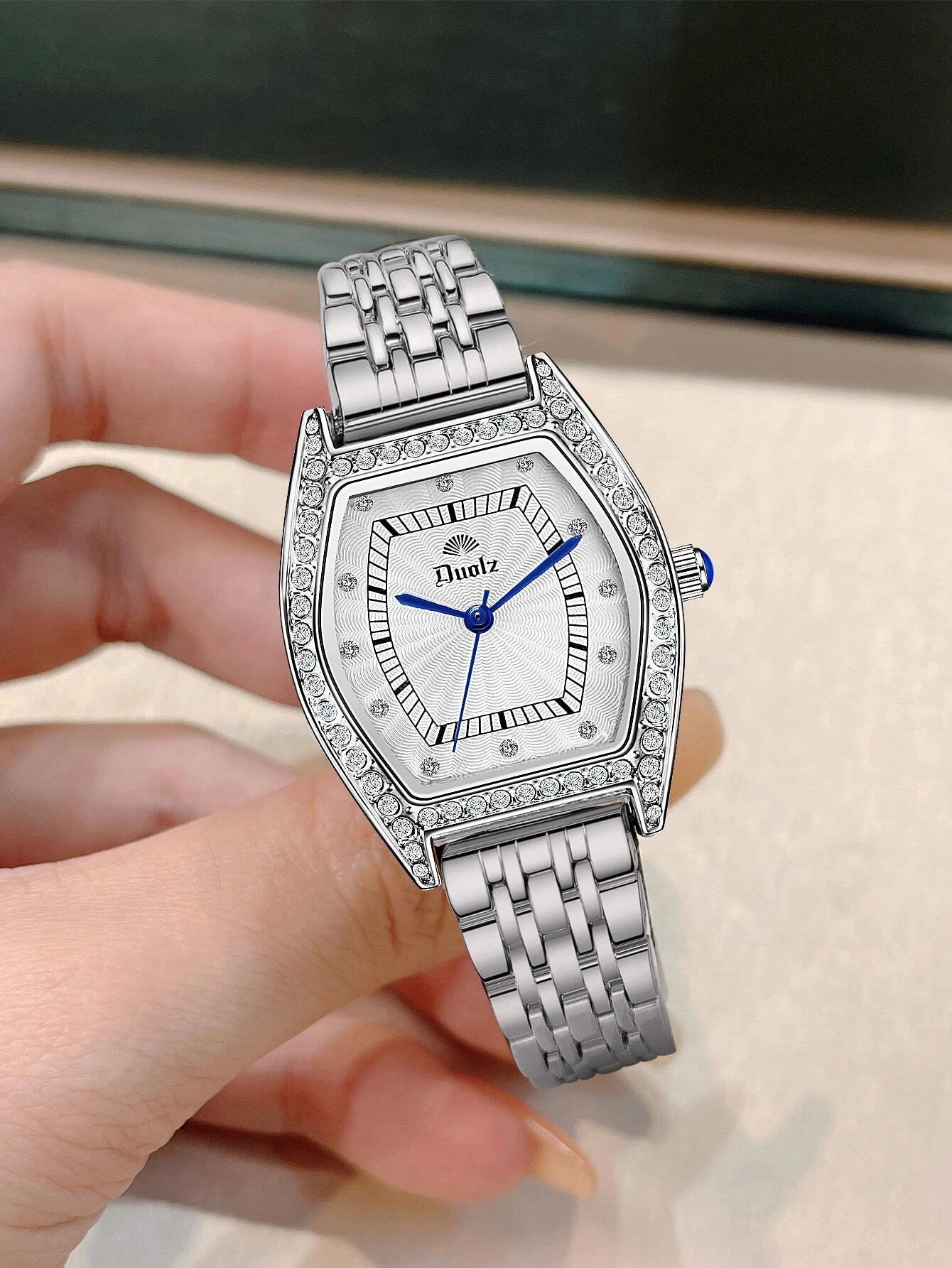 1pc Women Silver Stainless Steel Strap Fashion Rhinestone Decor Tonneau Dial Quartz Watch, For Daily Decoration